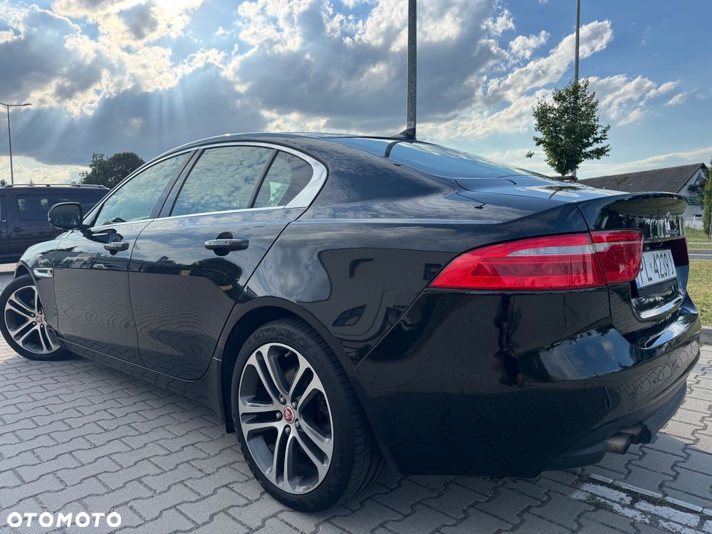 Jaguar XE 2.0 D AWD Prestige - 10