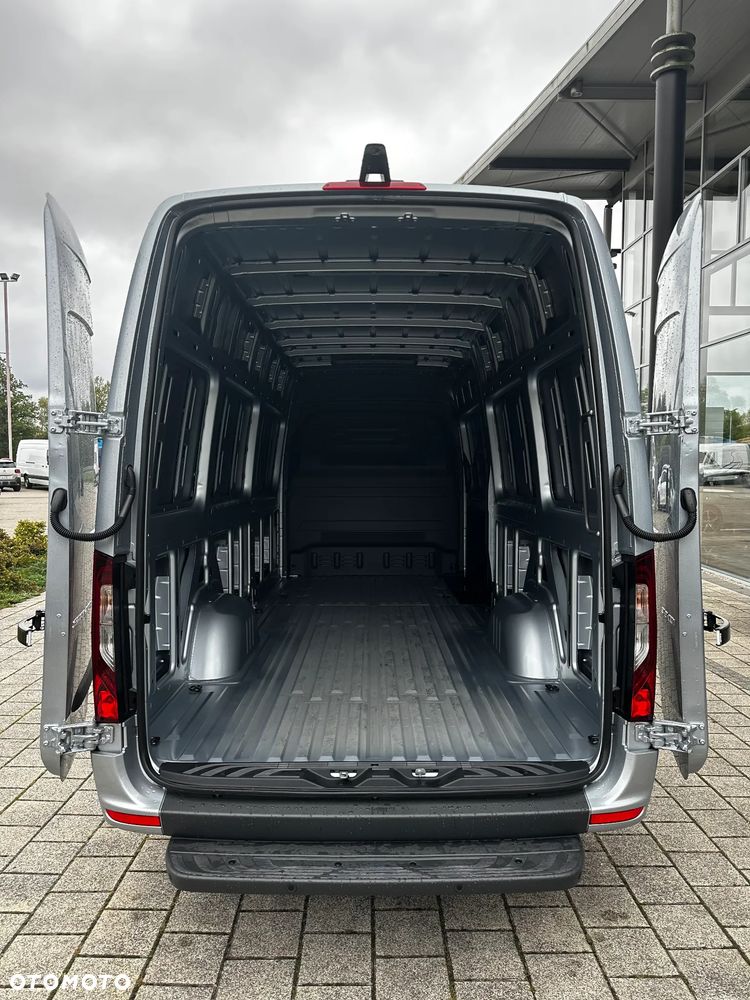 Mercedes-Benz Sprinter - 33