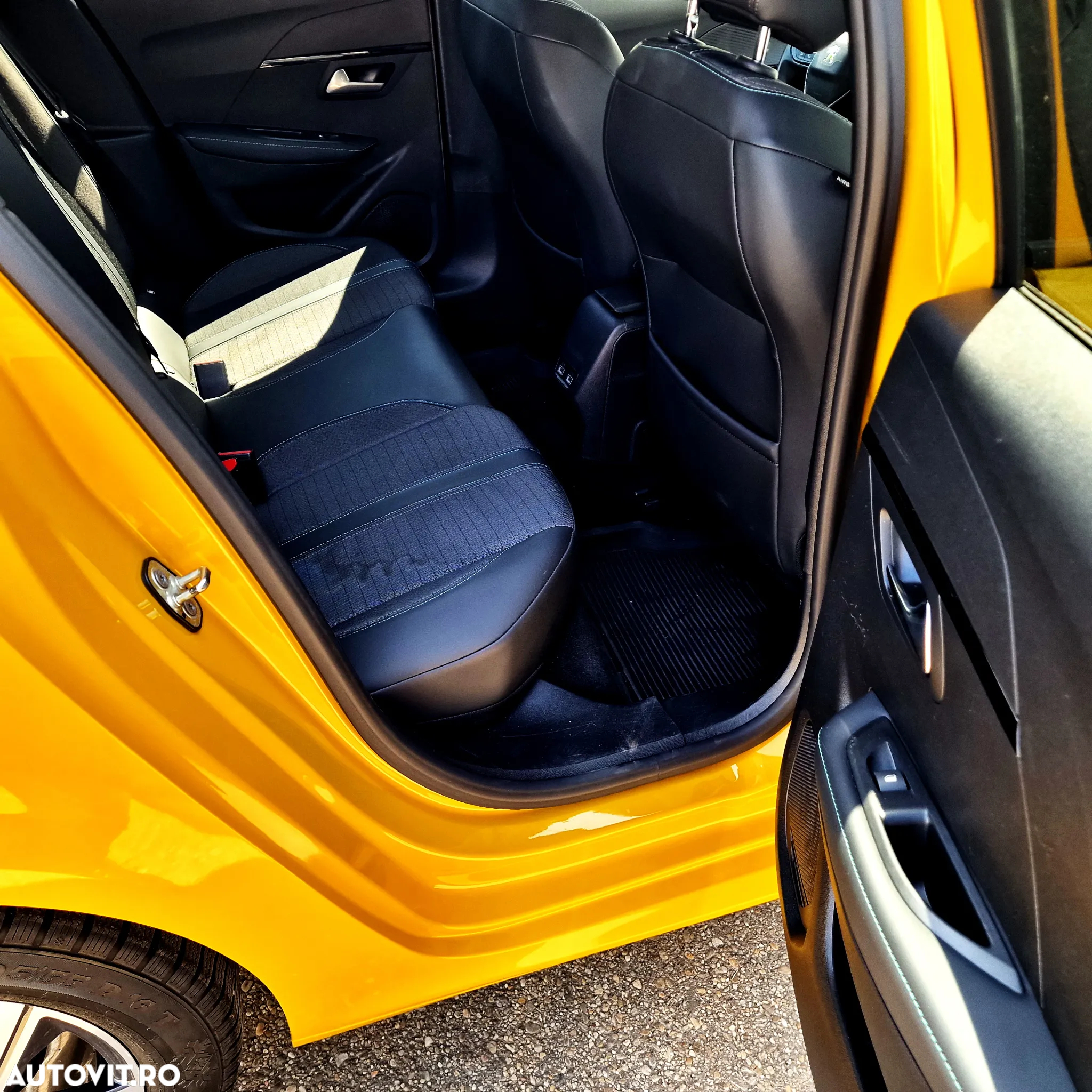 Peugeot 208 1.2 L PureTech STT Active - 18