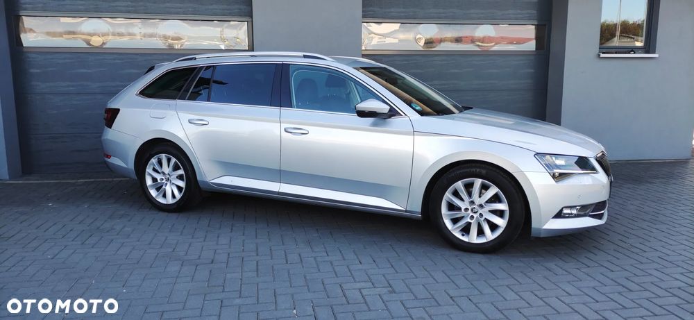 Skoda Superb 2.0 TDI DSG Ambition - 35