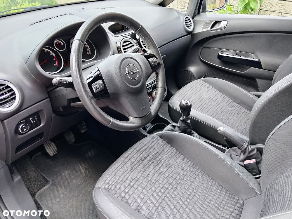 Opel Corsa 1.2 16V Cosmo - 9