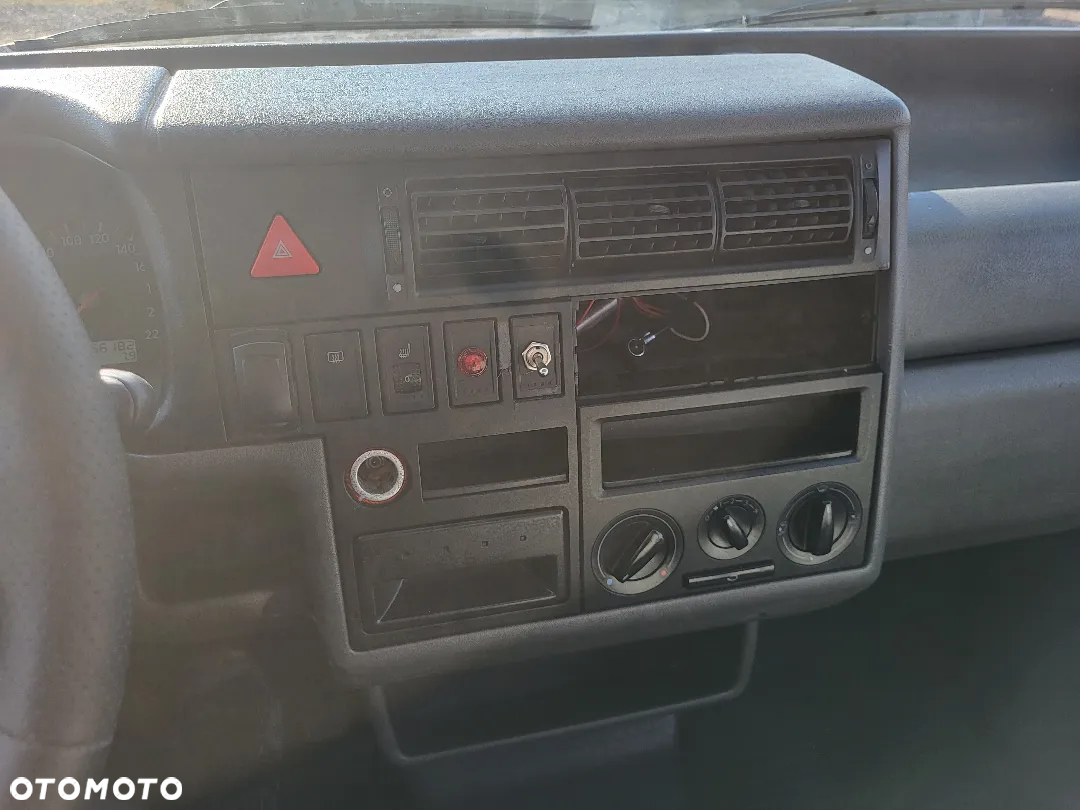 Volkswagen Transporter - 28