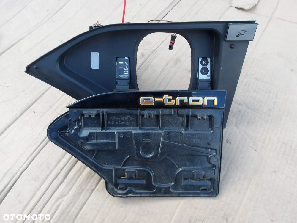 GNIAZDA LADOWANIA KLAPKA AUDI E TRON 4KE971375 - 15