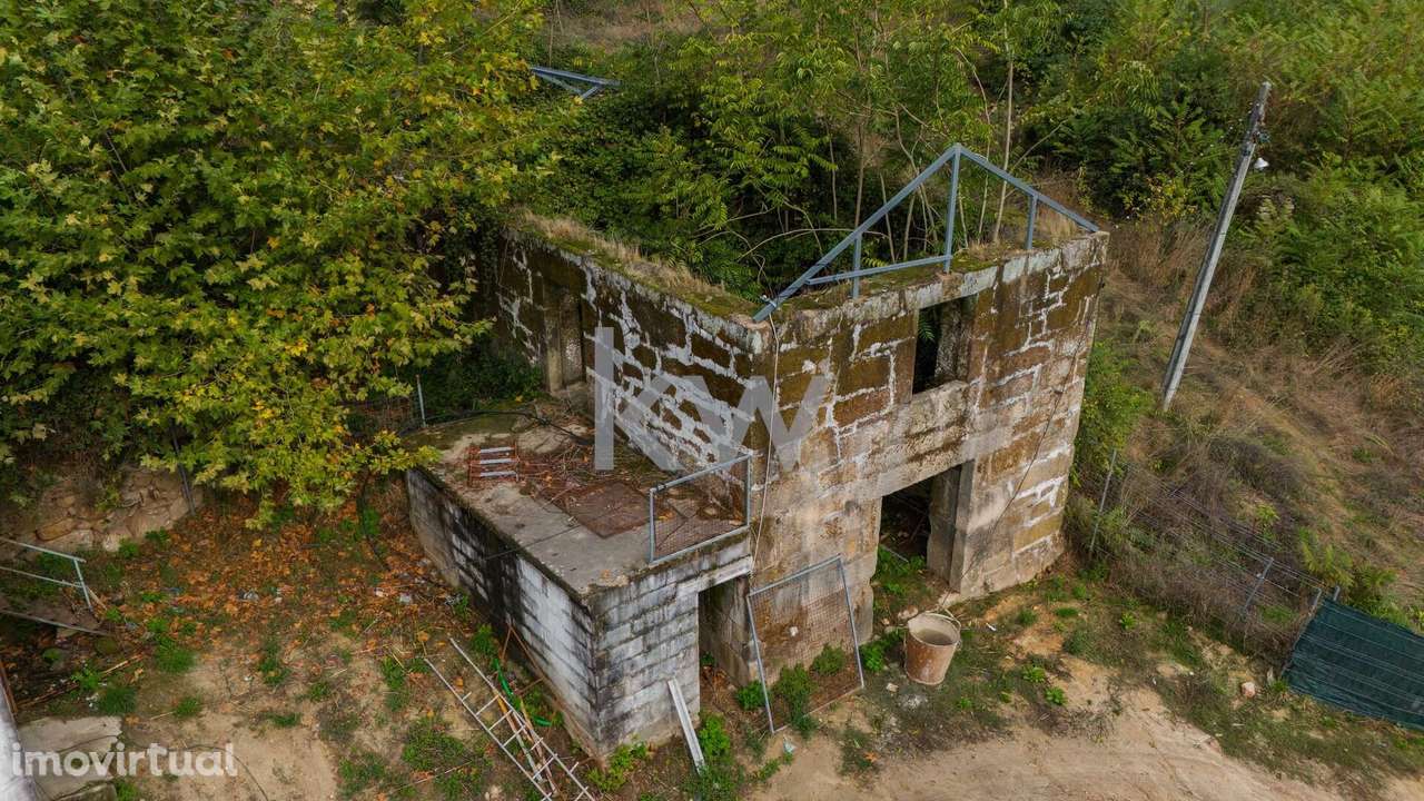 Moradia para restauro e terreno em zona de construção com ~14.633m2 em - Grande imagem: 3/15