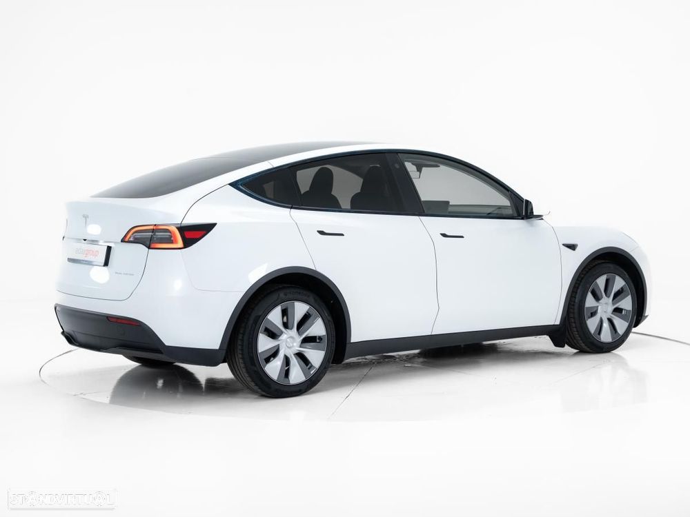Tesla Model Y Long Range Dual Motor AWD - 4