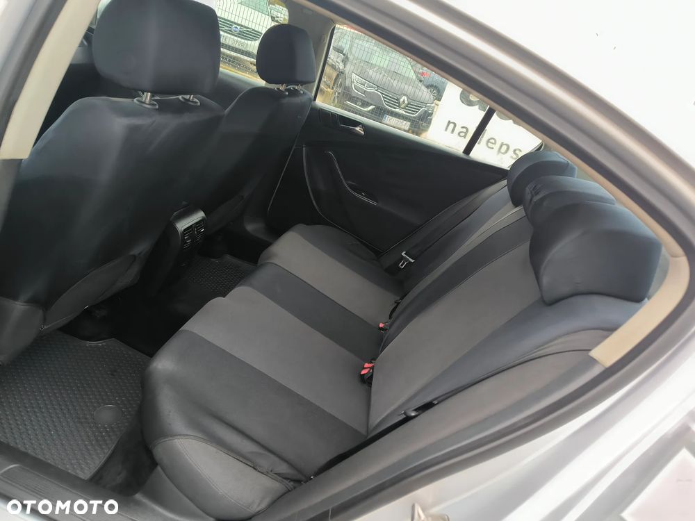Volkswagen Passat - 11