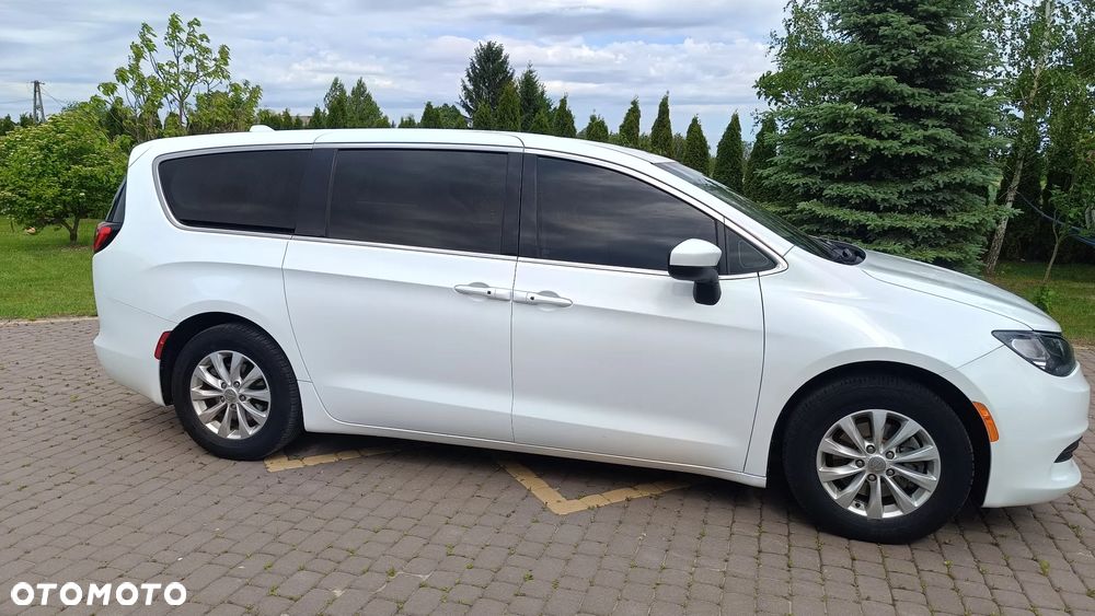 Chrysler Pacifica - 3