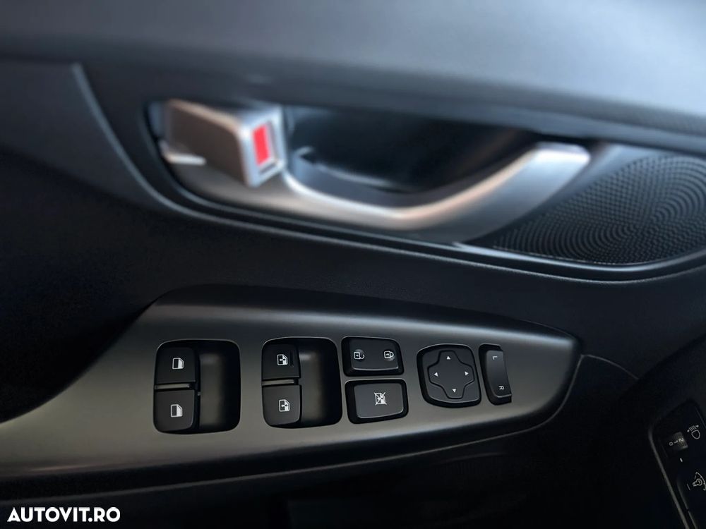 Hyundai KONA Select - 29