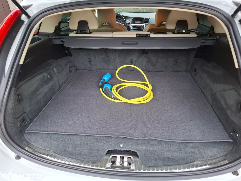 Volvo V60 D6 AWD Plug-in Hybrid Momentum - 7
