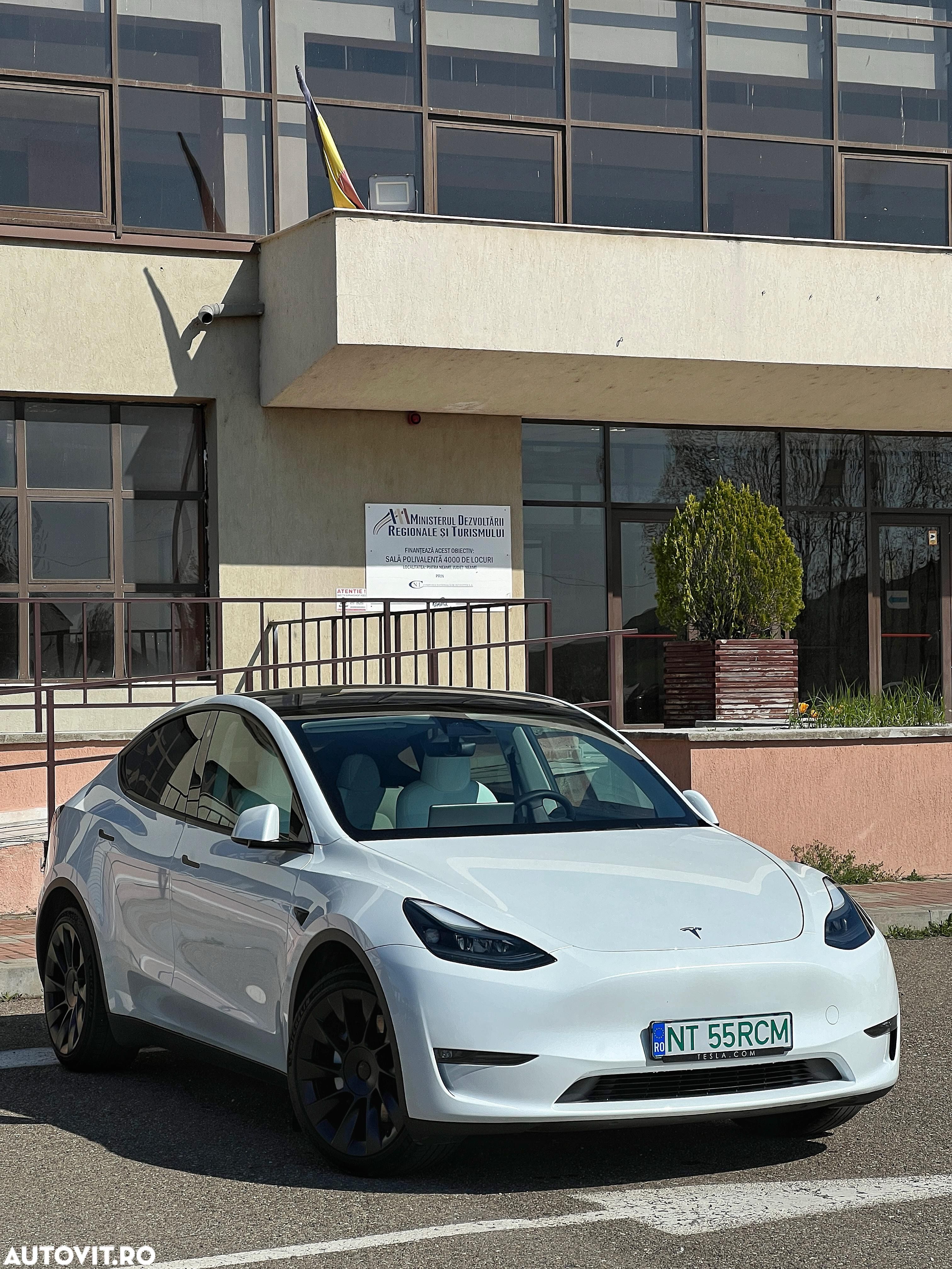 Tesla Model Y - 1