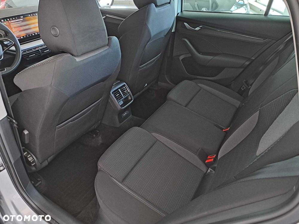 Skoda Octavia 1.5 TSI mHEV Selection DSG - 36