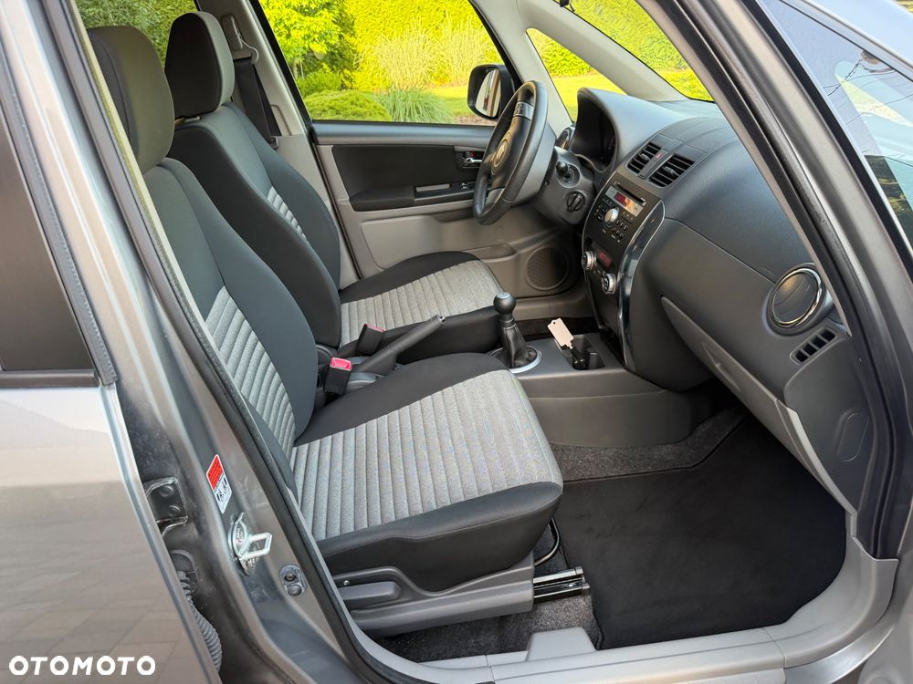 Suzuki SX4 1.6 Comfort Plus - 34