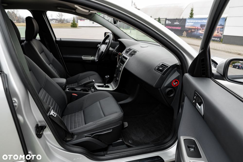 Volvo S40 T5 Momentum - 24