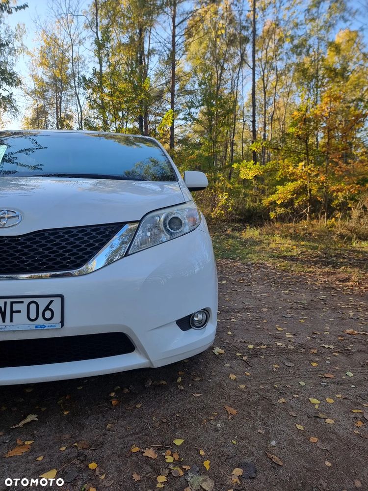 Toyota Sienna 3.5 V6 - 7