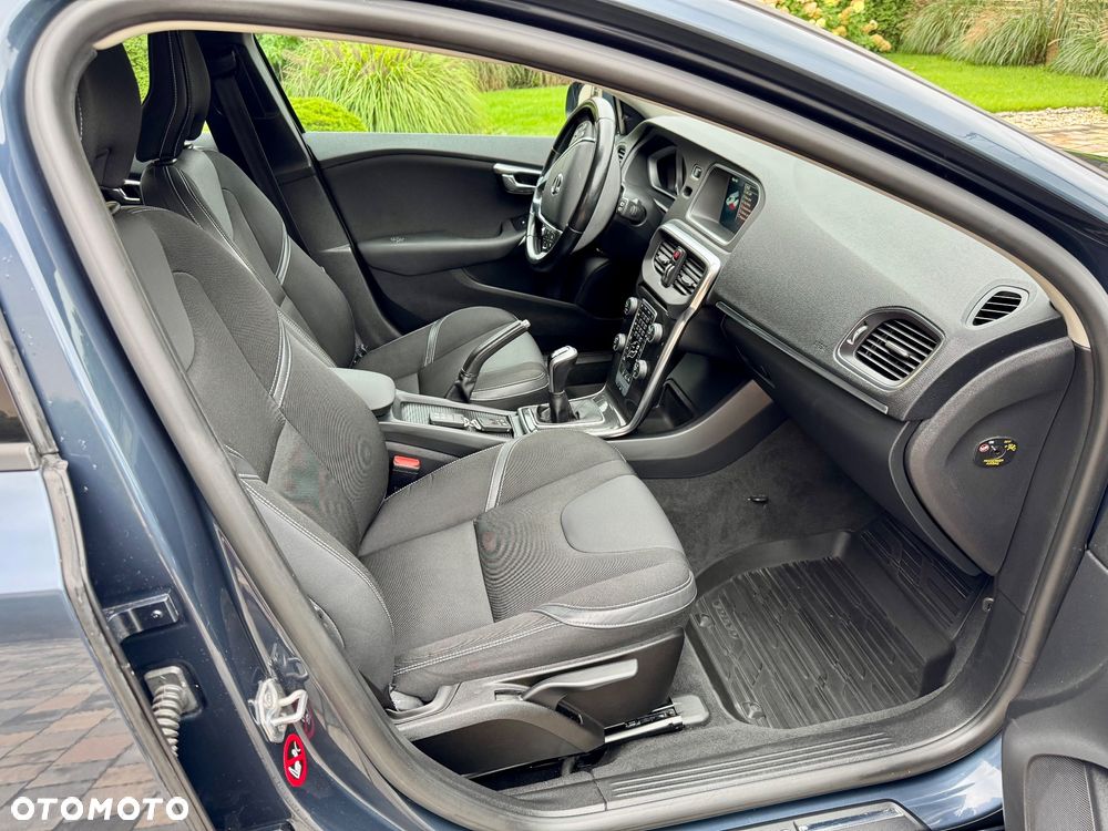 Volvo V40 D3 Momentum - 34