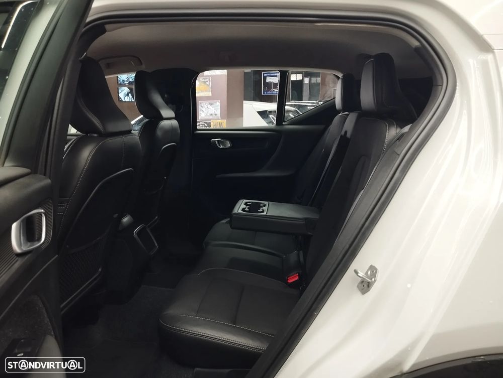 Volvo XC 40 2.0 D4 Momentum Plus AWD - 14