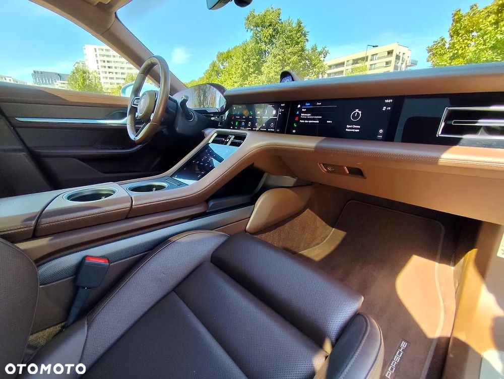 Porsche Taycan Turbo - 11
