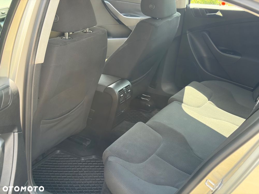 Volkswagen Passat 2.0 TDI Comfortline - 9