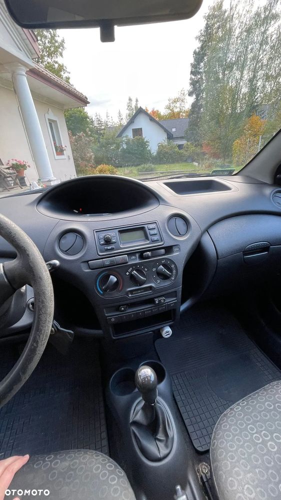 Toyota Yaris 1.0 Base - 12