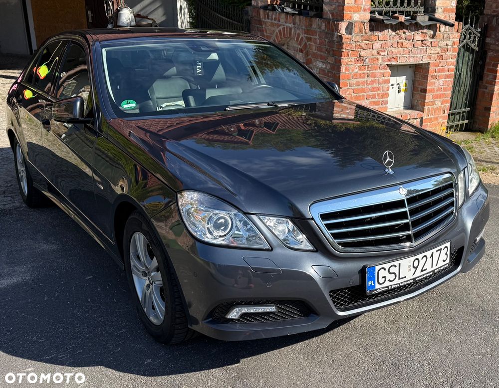 Mercedes-Benz Klasa E 250 CGI BlueEffICIENCY Avantgarde - 2