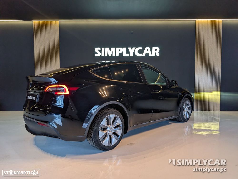 Tesla Model Y - 4