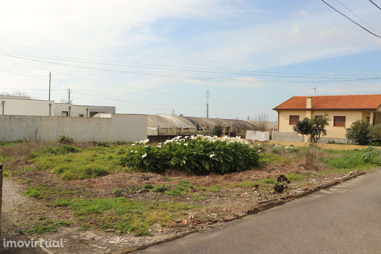 Terreno á venda na Rua das Arroteias em Avanca - Grande imagem: 2/17