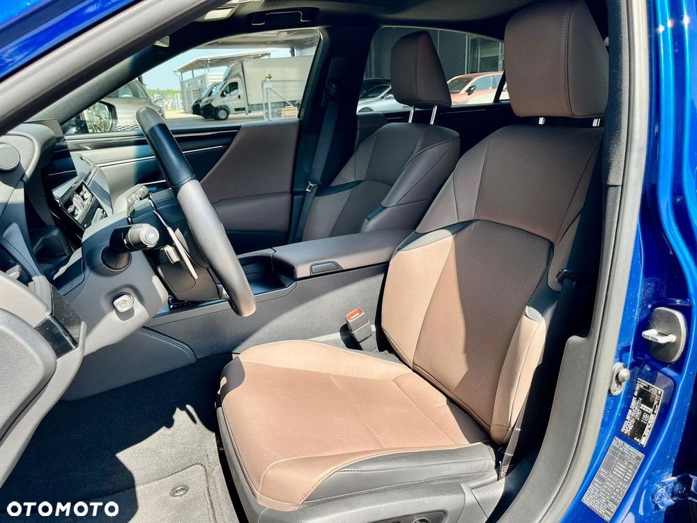 Lexus ES 300h F Sport Design - 6