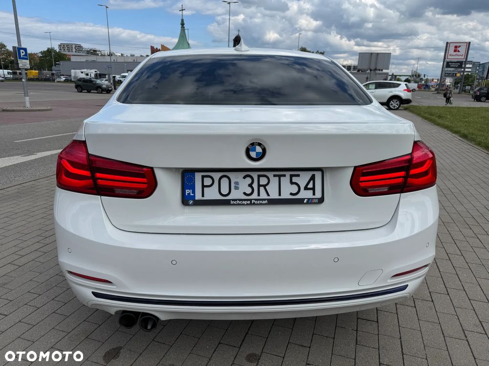 BMW Seria 3 320d Efficient Dynamic Edition Sport Line - 4