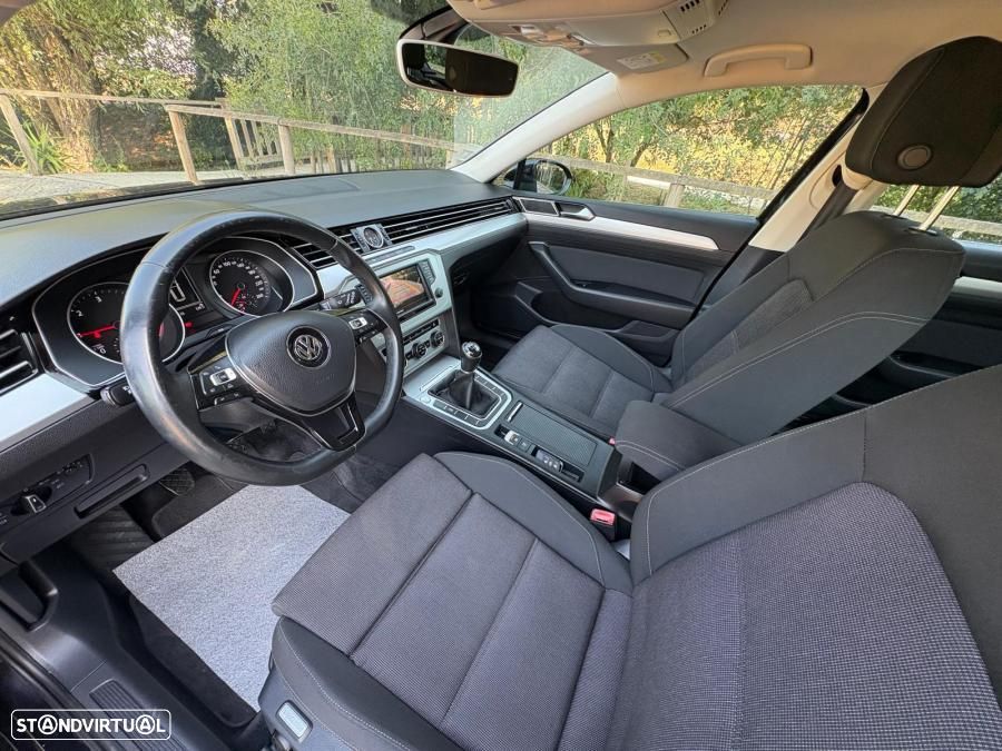 VW Passat Variant 1.6 TDI BlueMotion - 23