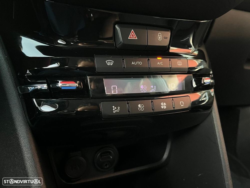 Peugeot 2008 1.2 PureTech Allure - 27