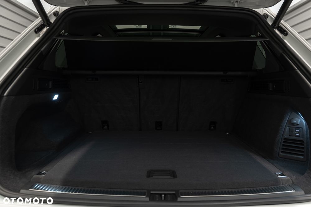 Volkswagen Touareg 3.0 V6 TFSI Plug-In Hybrid 4Mot Elegance - 17