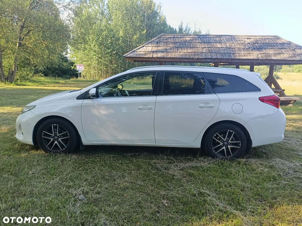 Toyota Auris 1.6 Premium - 1