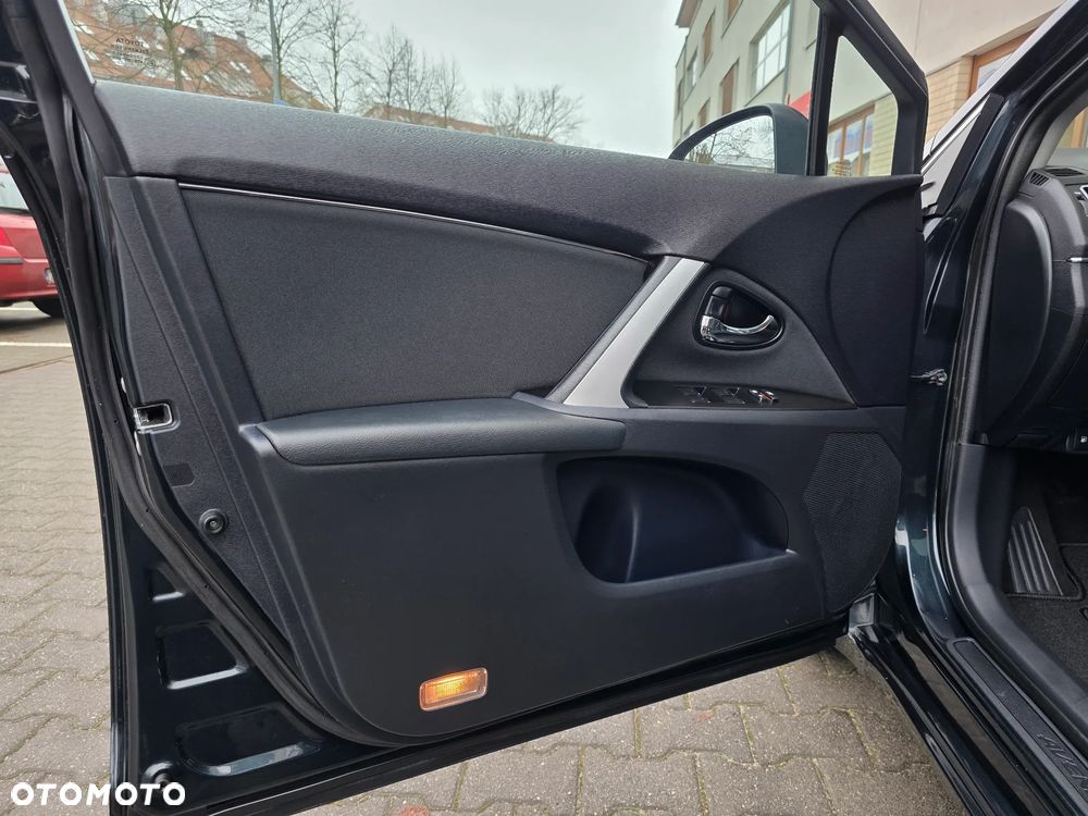 Toyota Avensis 1.8 Premium - 14