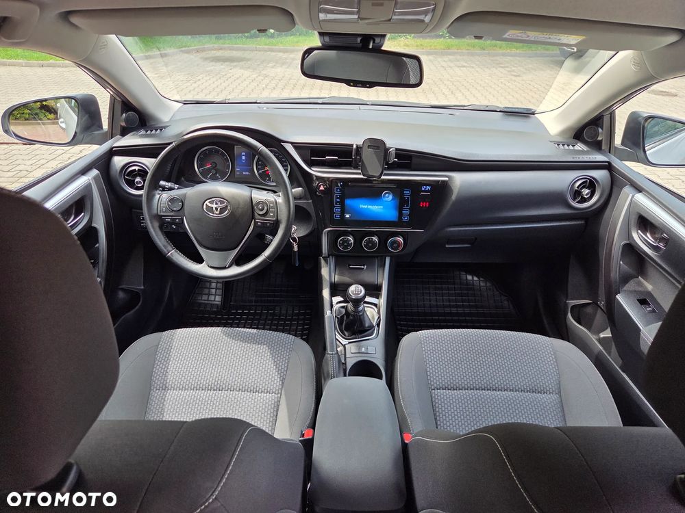 Toyota Corolla 1.6 Classic Plus - 9