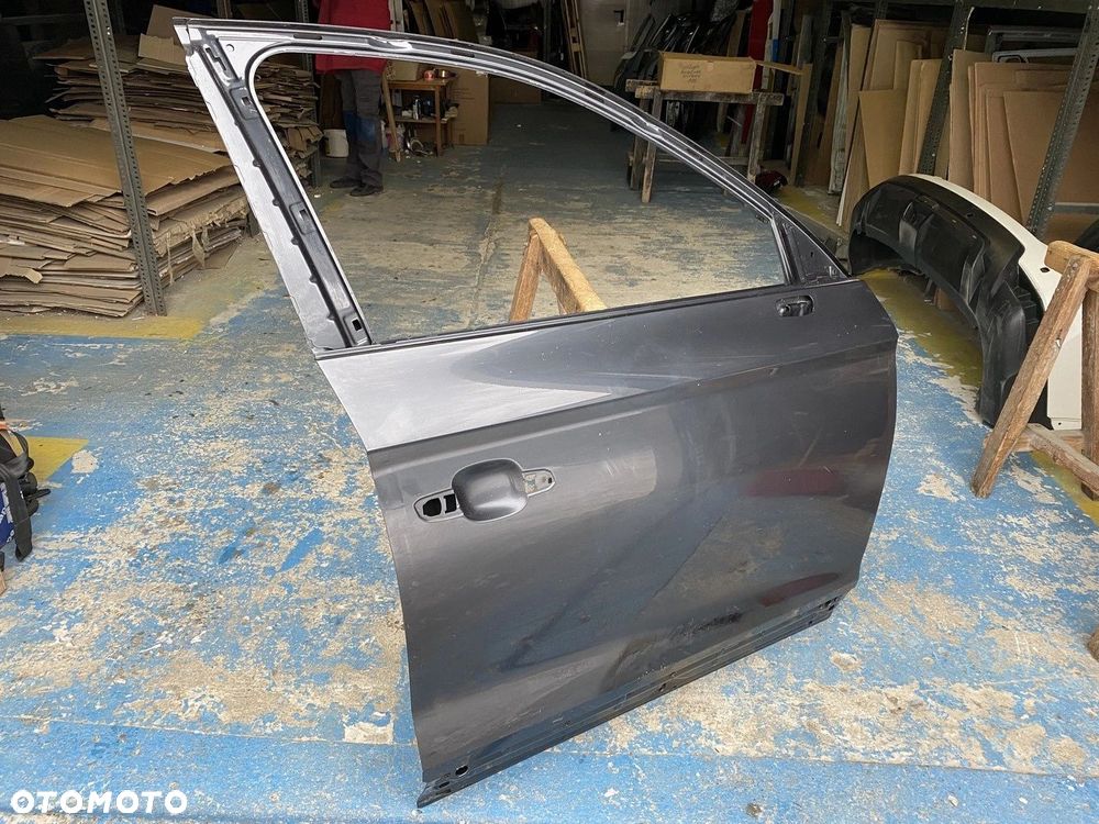 DRZWI PRZEDNIE PRAWE AUDI Q5 80A - 2