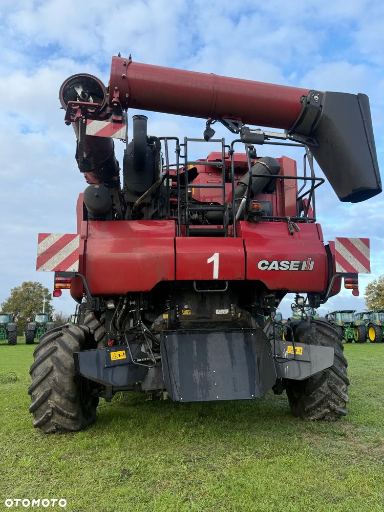 Case IH Axial-Flow 8250 - 13