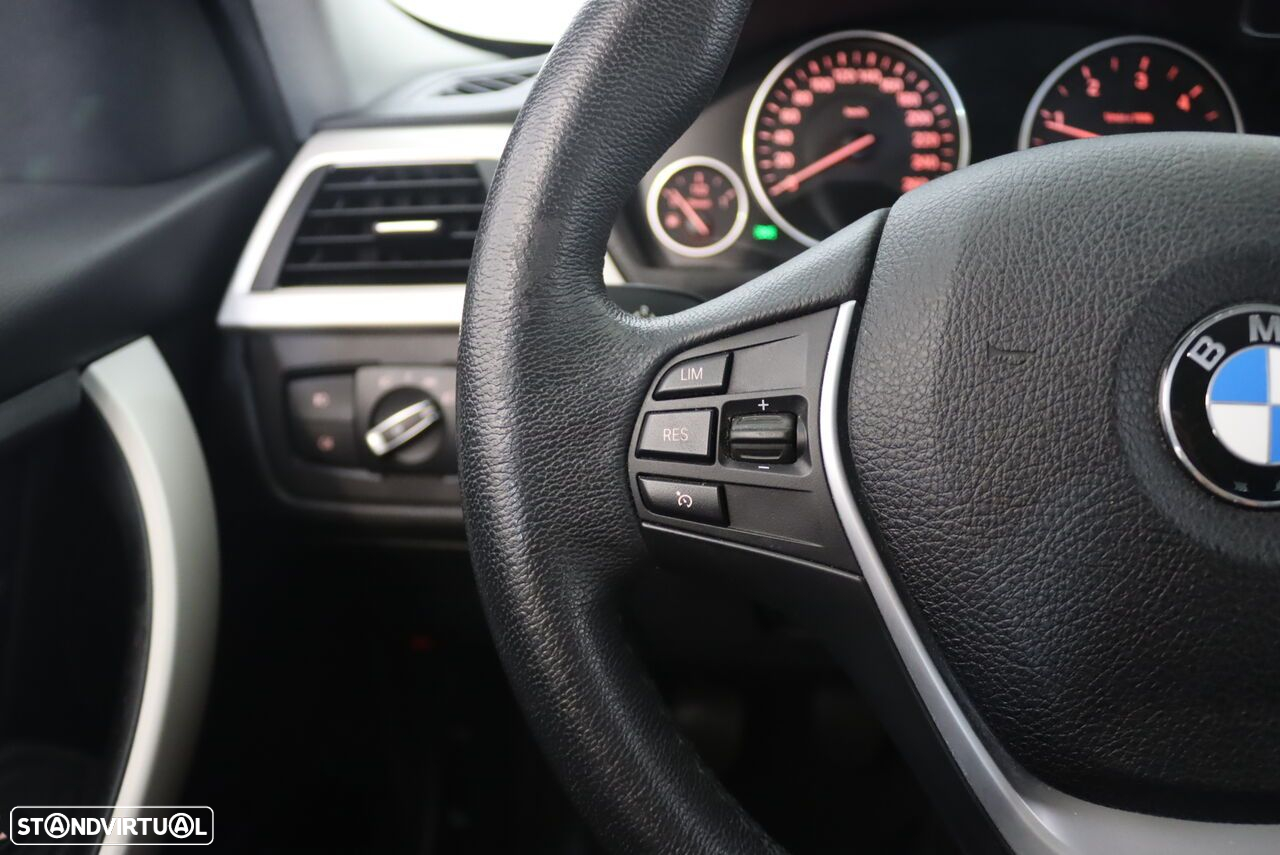 BMW 318 d Touring - 11