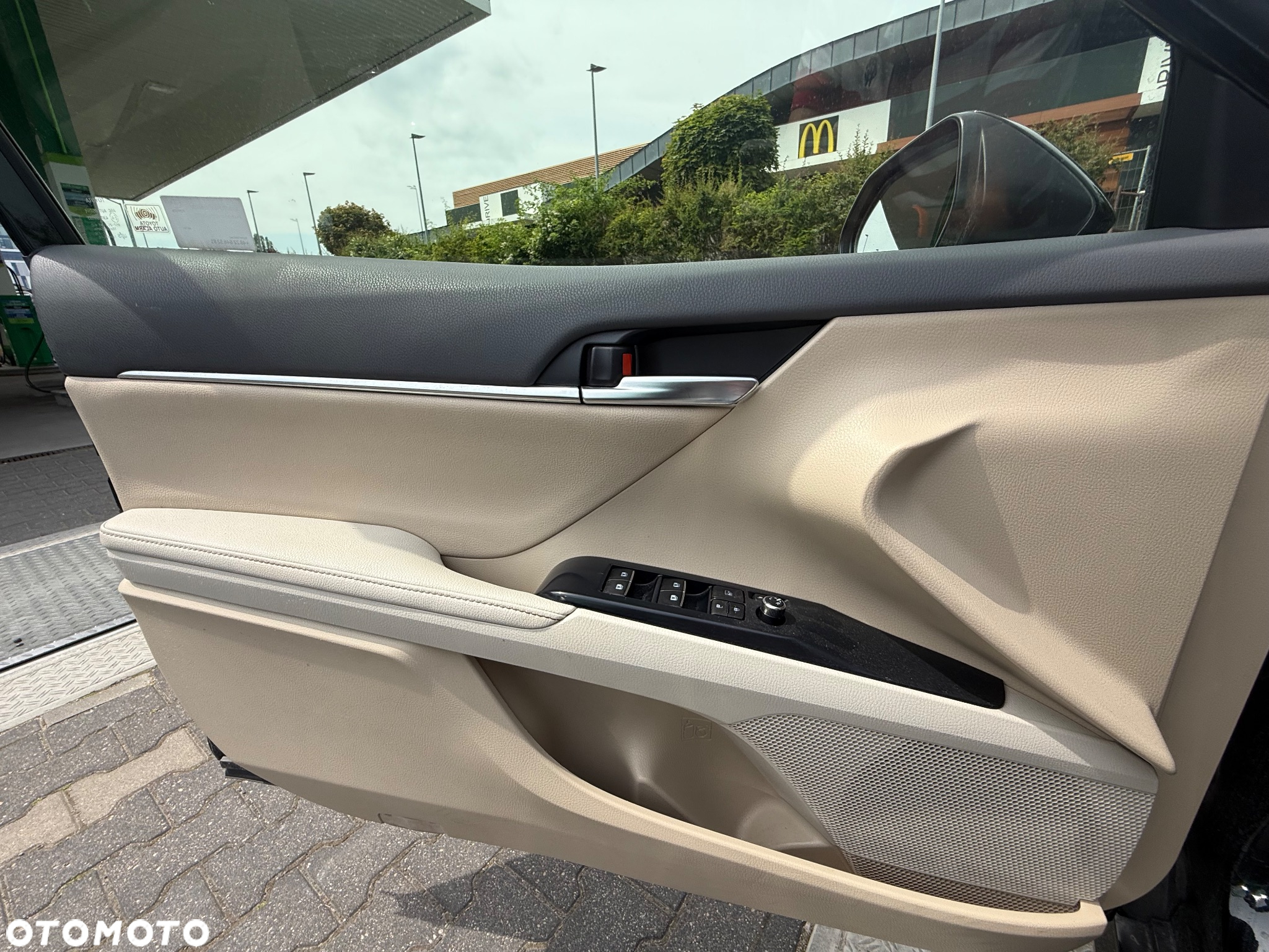 Toyota Camry 2.5 Hybrid Executive CVT - 14
