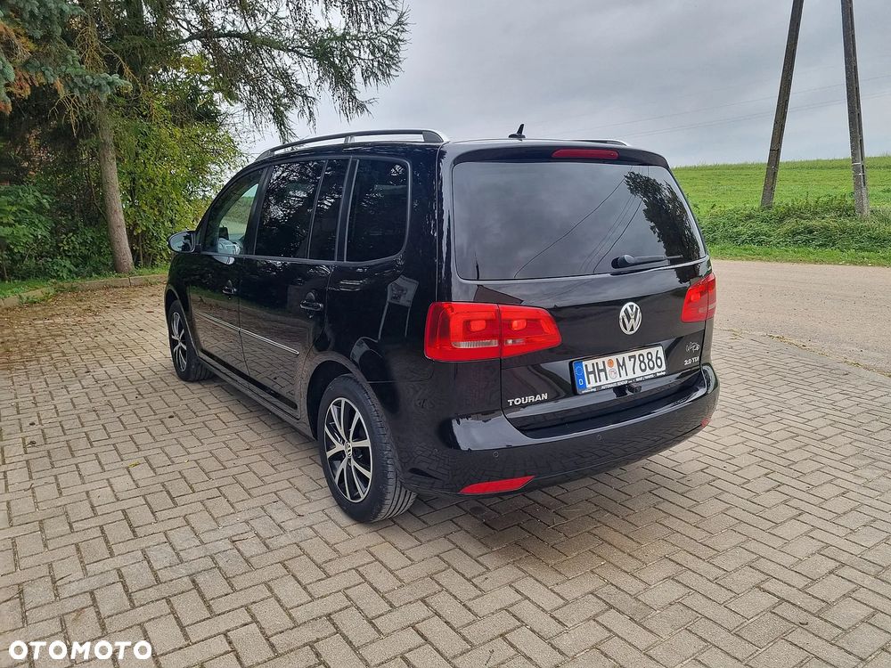 Volkswagen Touran 2011 photo 3