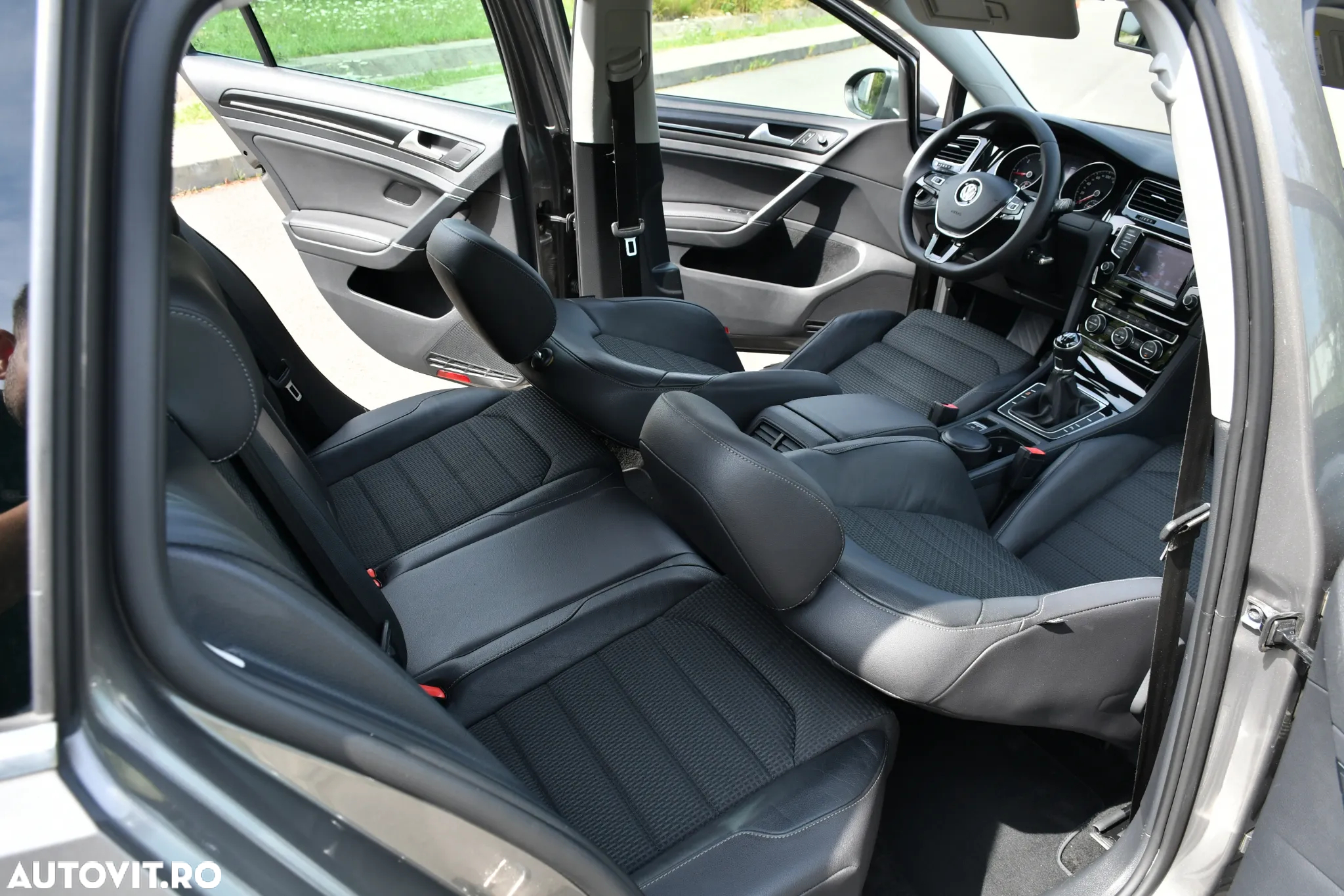 Volkswagen Golf 1.6 TDI DPF BMT Highline - 17