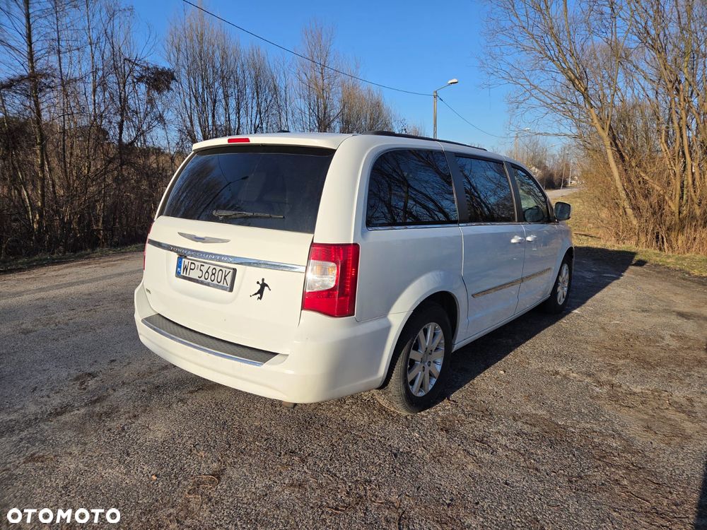 Chrysler Town & Country - 3