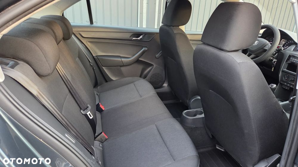 Skoda RAPID 1.2 TSI Active - 4