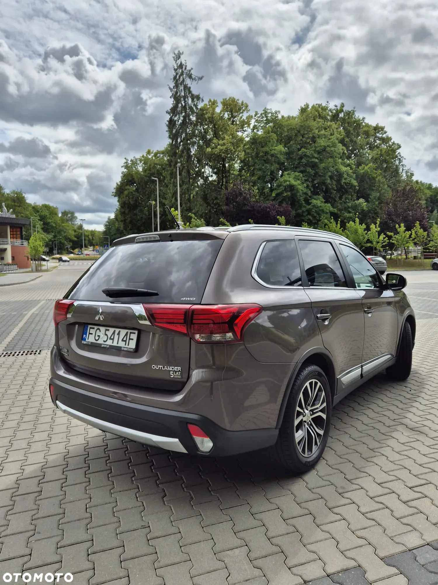 Mitsubishi Outlander 2.0 Instyle + 4WD CVT - 3