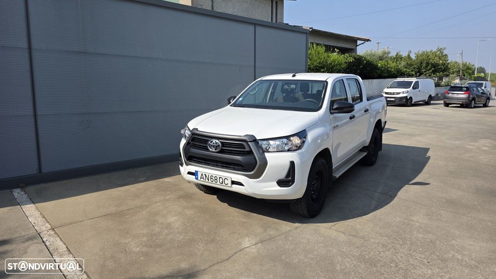 Toyota Hilux 2.4 D-4D 4WD CD CM - 2