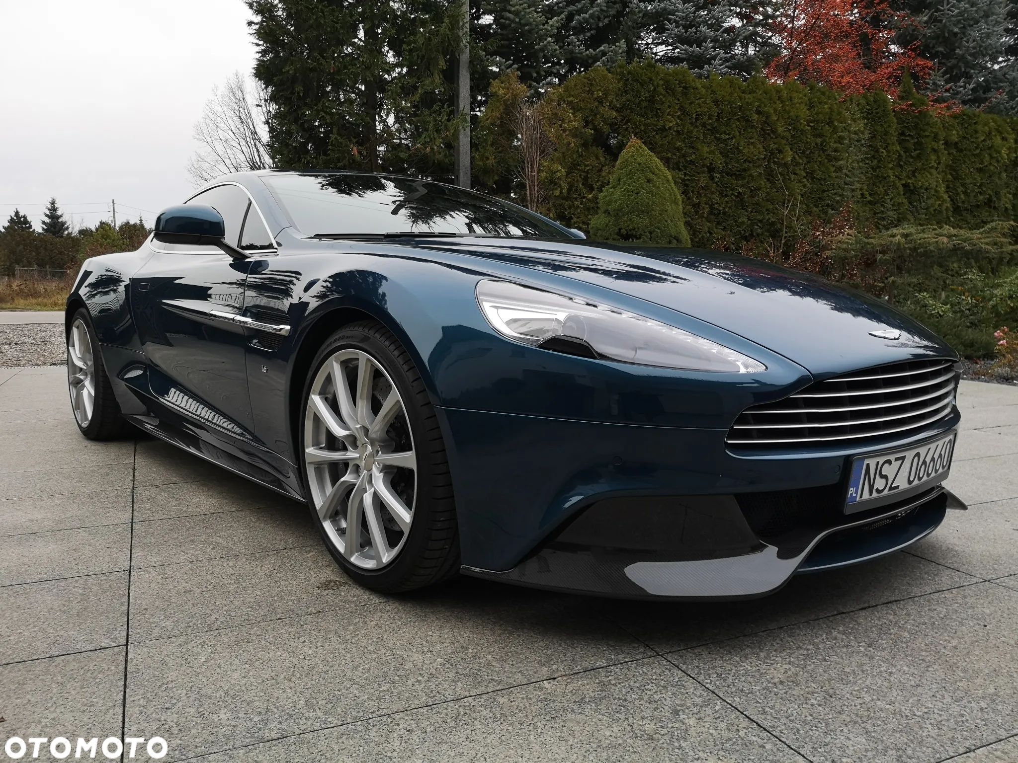 Aston Martin Vanquish - 1