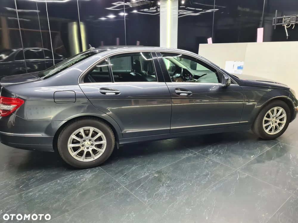 Mercedes-Benz Klasa C 180 BlueEFFICIENCY Avantgarde - 3