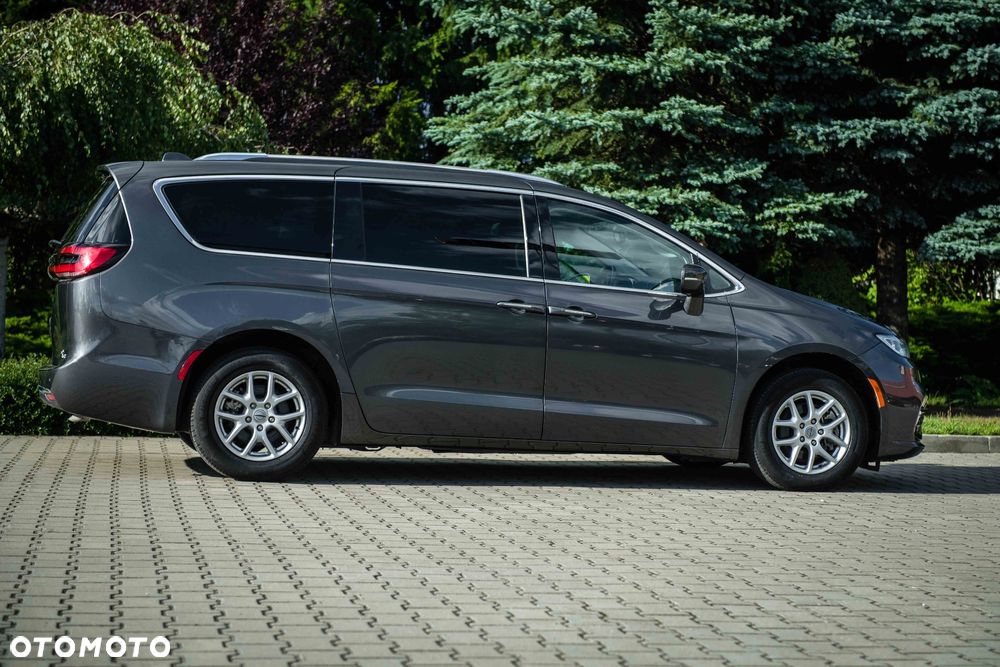 Chrysler Pacifica - 4