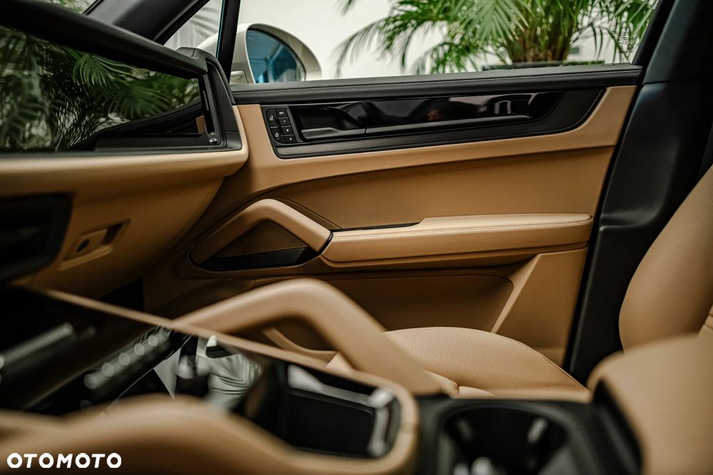 Porsche Cayenne E-Hybrid PHEV Black Edition - 11