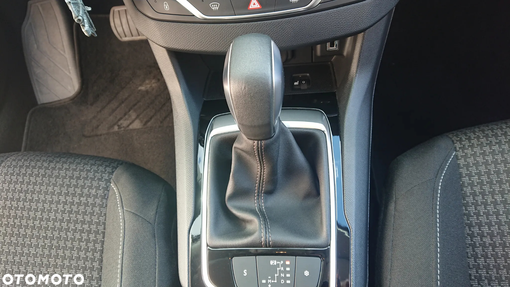 Peugeot 308 1.2 PureTech Active S&S EAT6 - 12