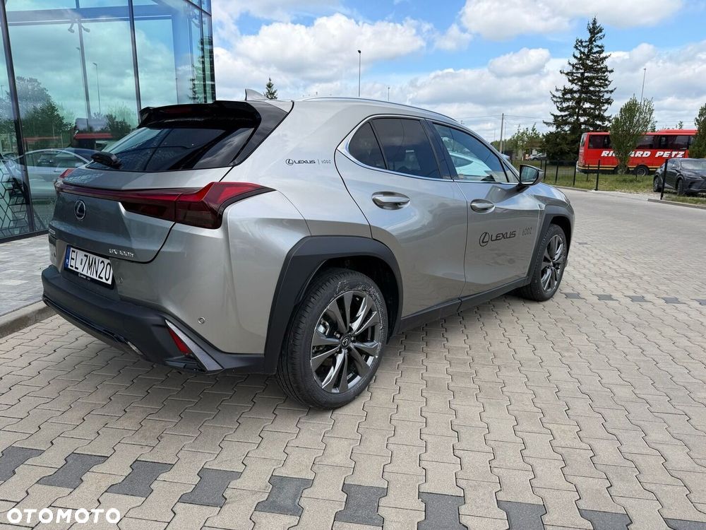 Lexus UX 300h F Sport Design - 5
